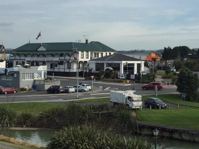 The Kentish Hotel Waiuku Exterior photo